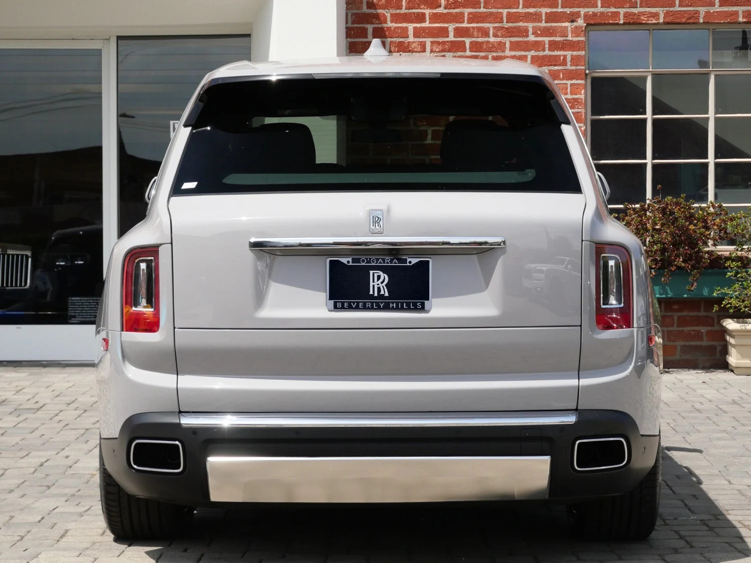 2024 Rolls-Royce Cullinan, rear three-quarter view, Grey