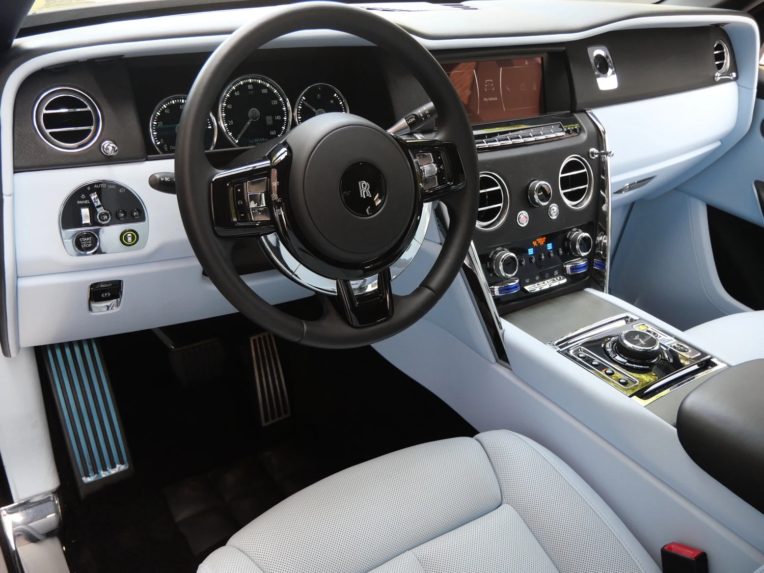2024 Rolls-Royce Cullinan interior, dashboard, Charles Blue