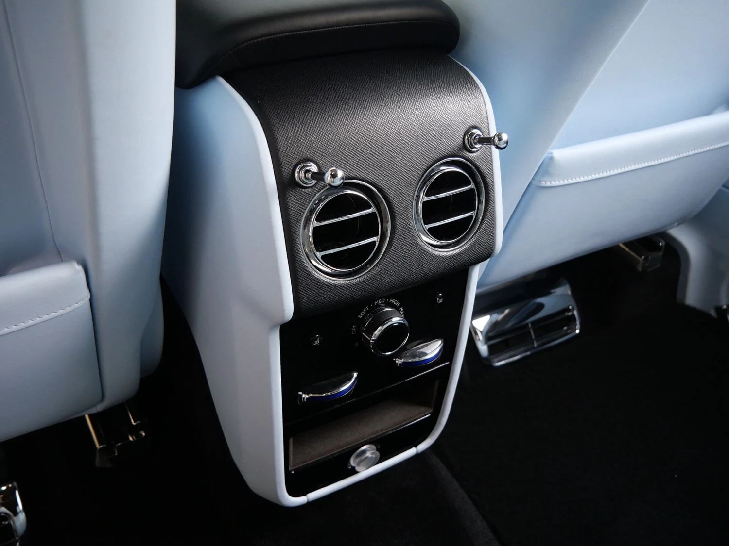 2024 Rolls-Royce Cullinan interior, door panel, Charles Blue