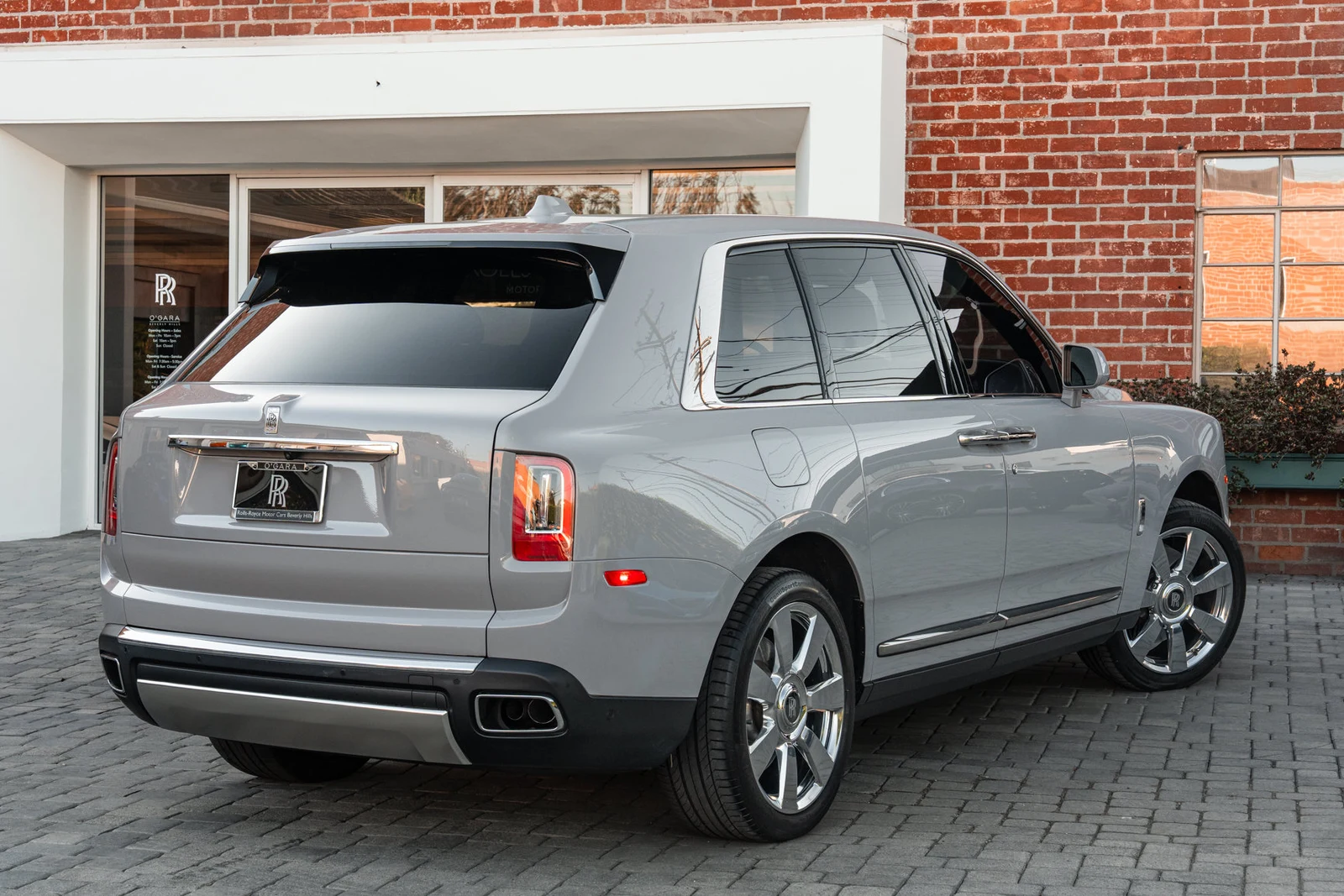 2024 Rolls-Royce Cullinan, rear three-quarter view, Grey