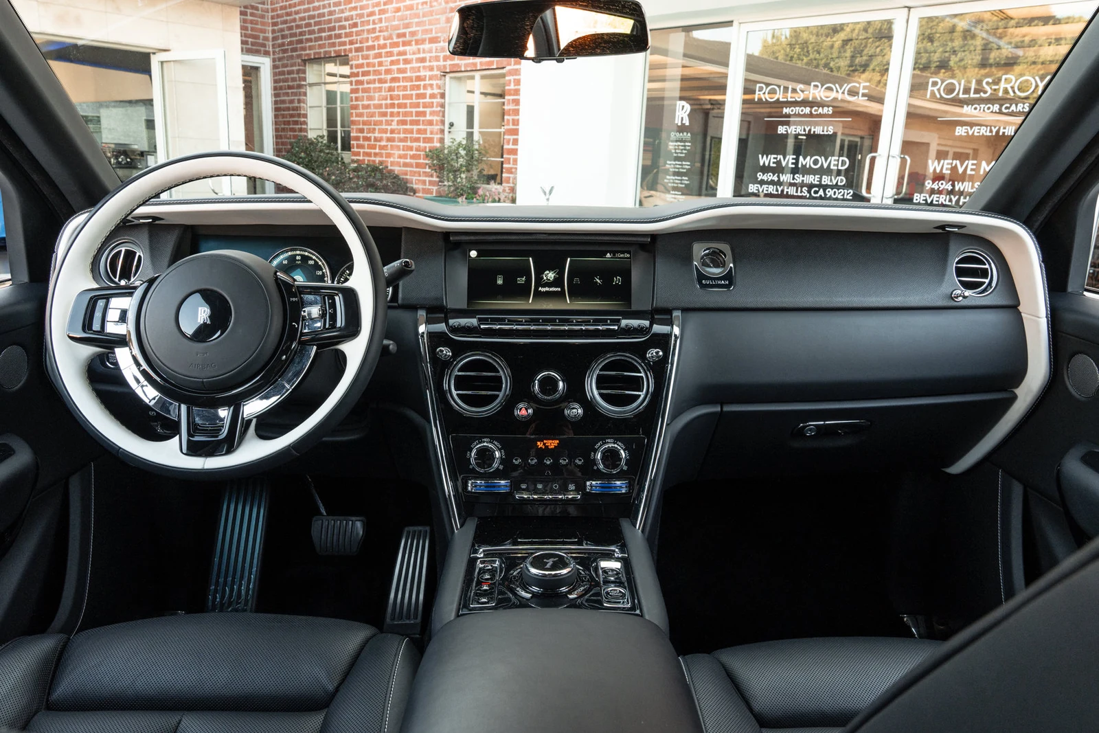 2024 Rolls-Royce Cullinan interior, dashboard, Black