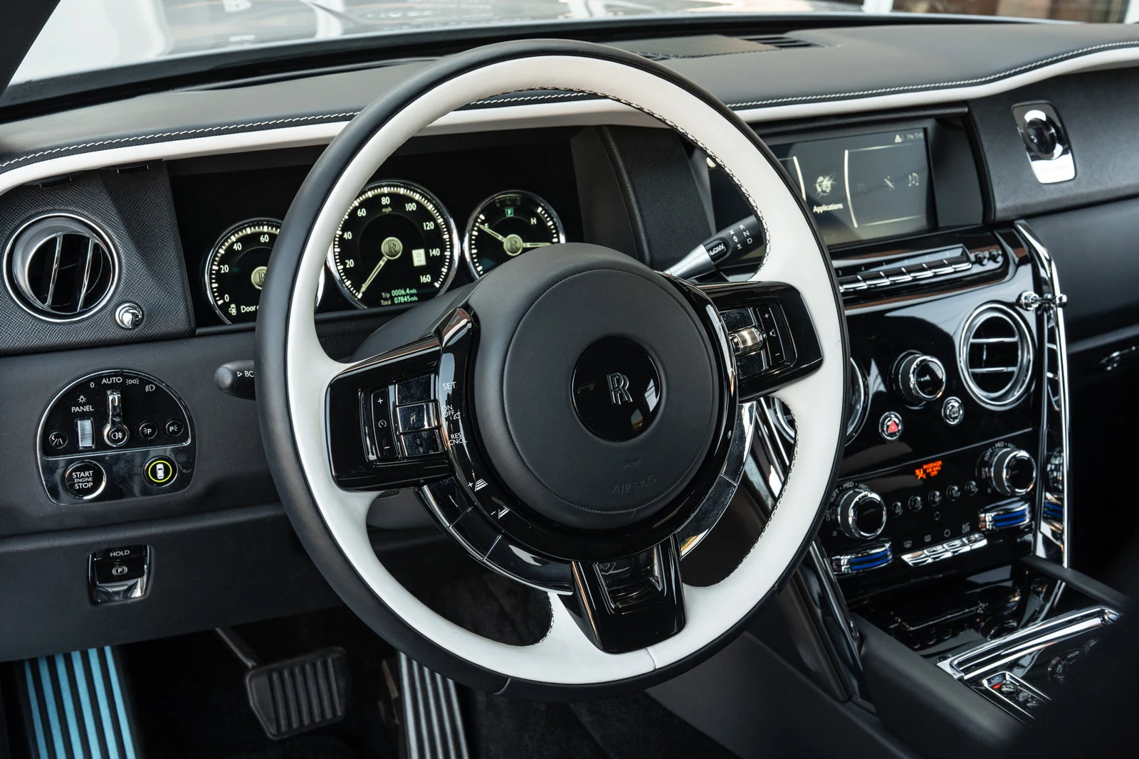 2024 Rolls-Royce Cullinan interior, steering wheel, Black