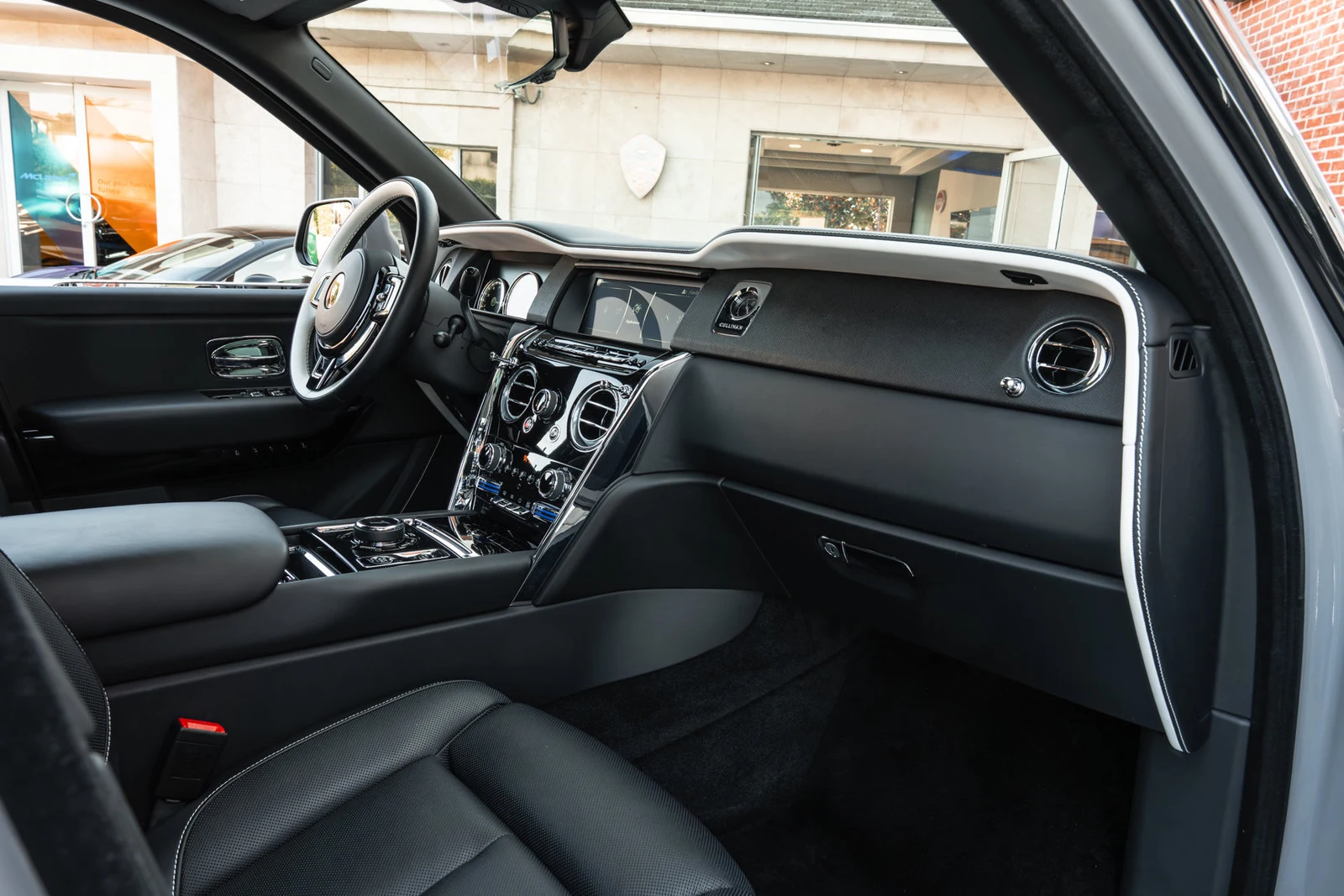 2024 Rolls-Royce Cullinan interior, Black