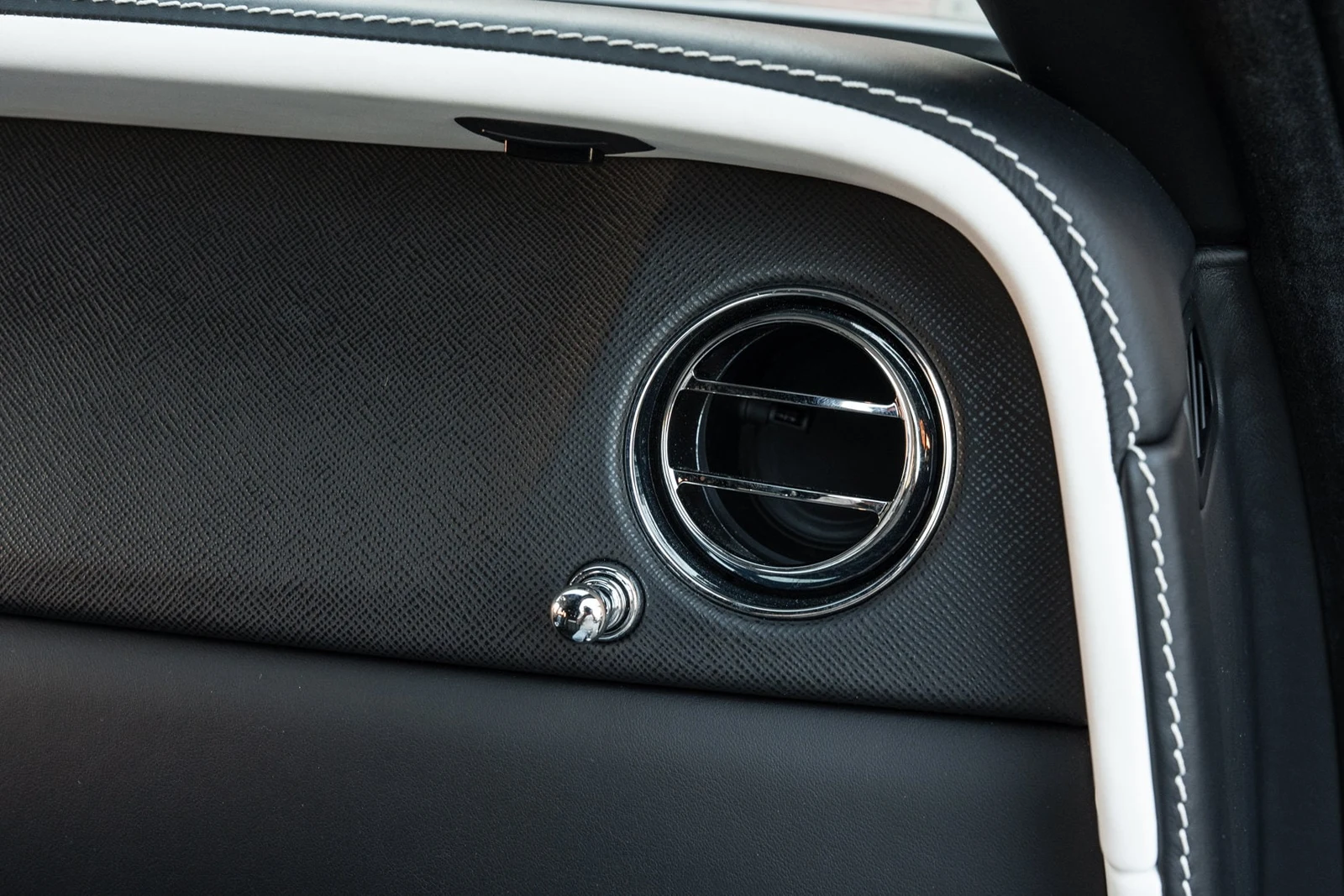 2024 Rolls-Royce Cullinan interior, door panel, Black