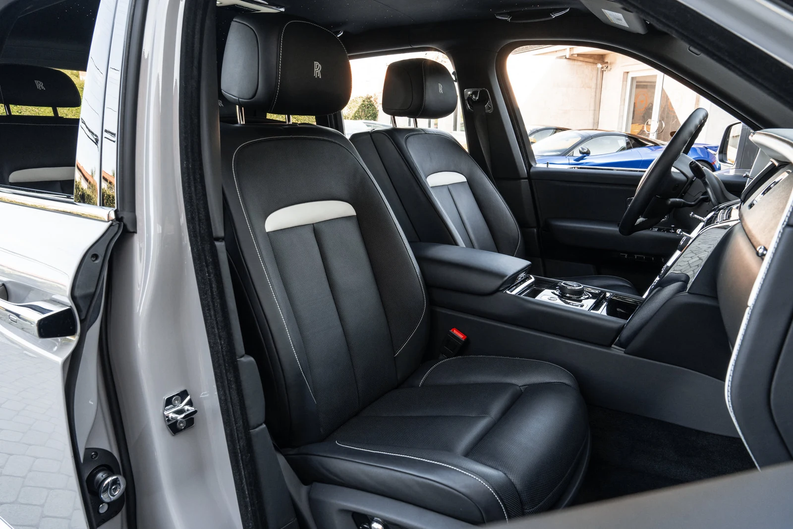2024 Rolls-Royce Cullinan interior, seats, Black