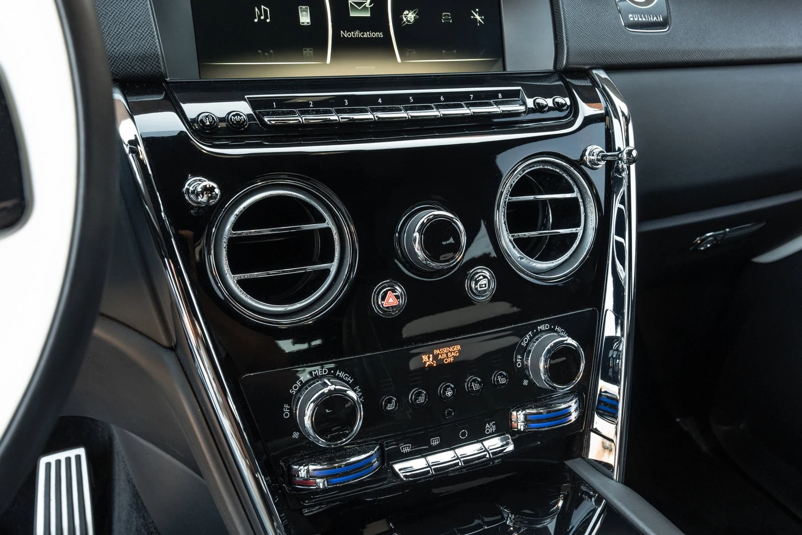 2024 Rolls-Royce Cullinan interior, Black