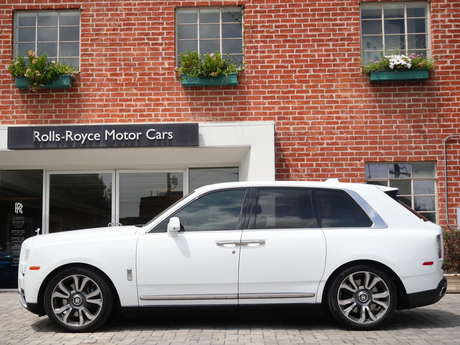 2024 Rolls-Royce Cullinan for sale, exterior, White
