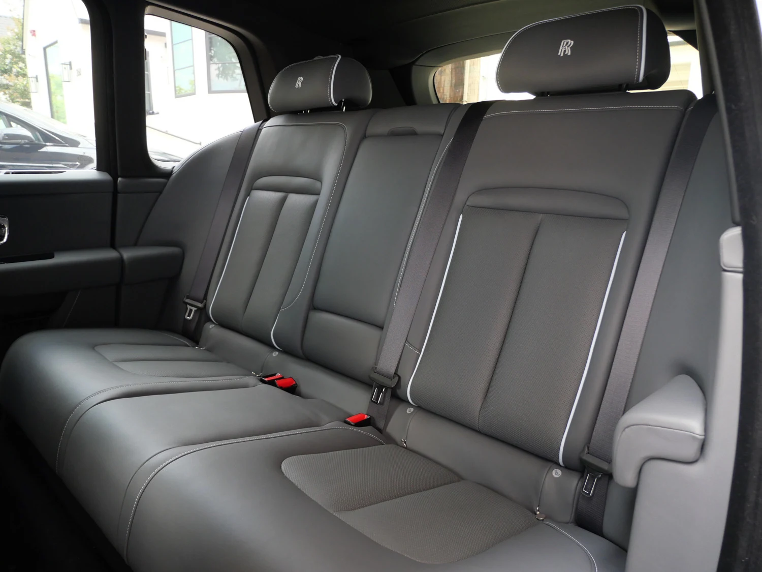 2024 Rolls-Royce Cullinan interior, seats, Scivaro Gray