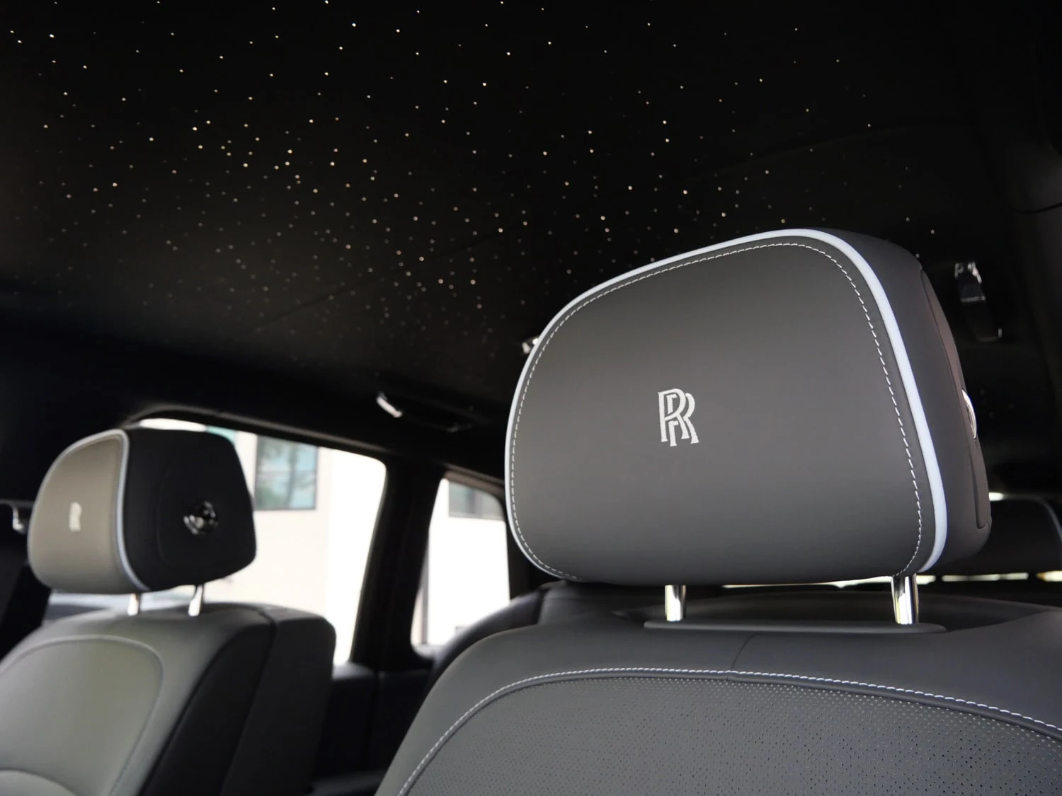 2024 Rolls-Royce Cullinan interior, Scivaro Gray