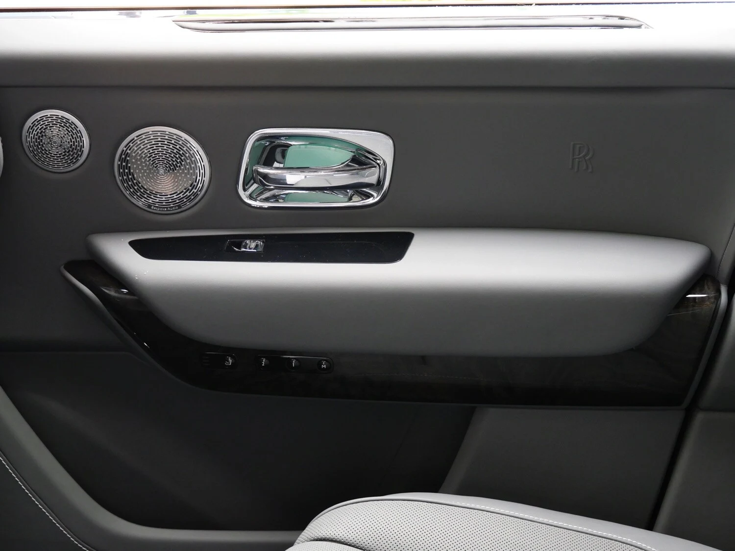 2024 Rolls-Royce Cullinan interior, door panel, Scivaro Gray