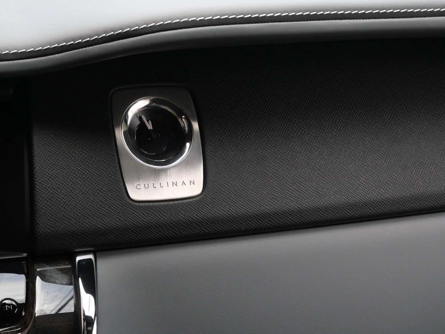 2024 Rolls-Royce Cullinan interior, Scivaro Gray