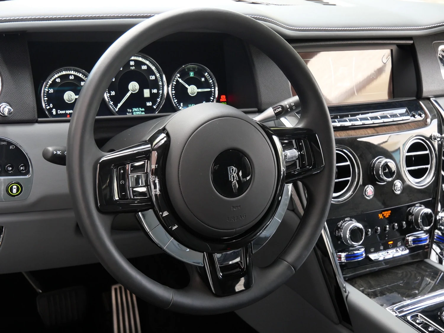 2024 Rolls-Royce Cullinan interior, Scivaro Gray