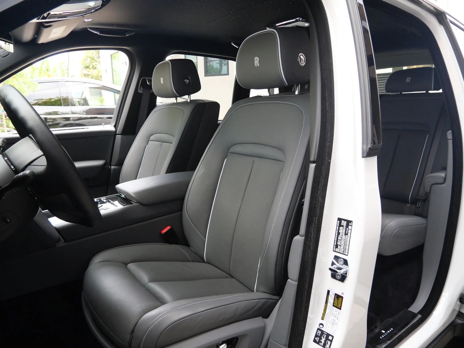 2024 Rolls-Royce Cullinan interior, seats, Scivaro Gray