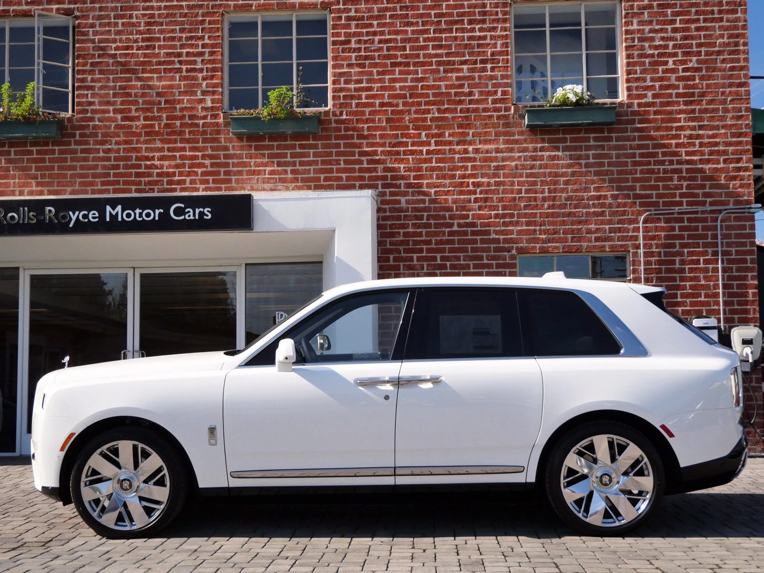 2025 Rolls-Royce Cullinan for sale, exterior, White