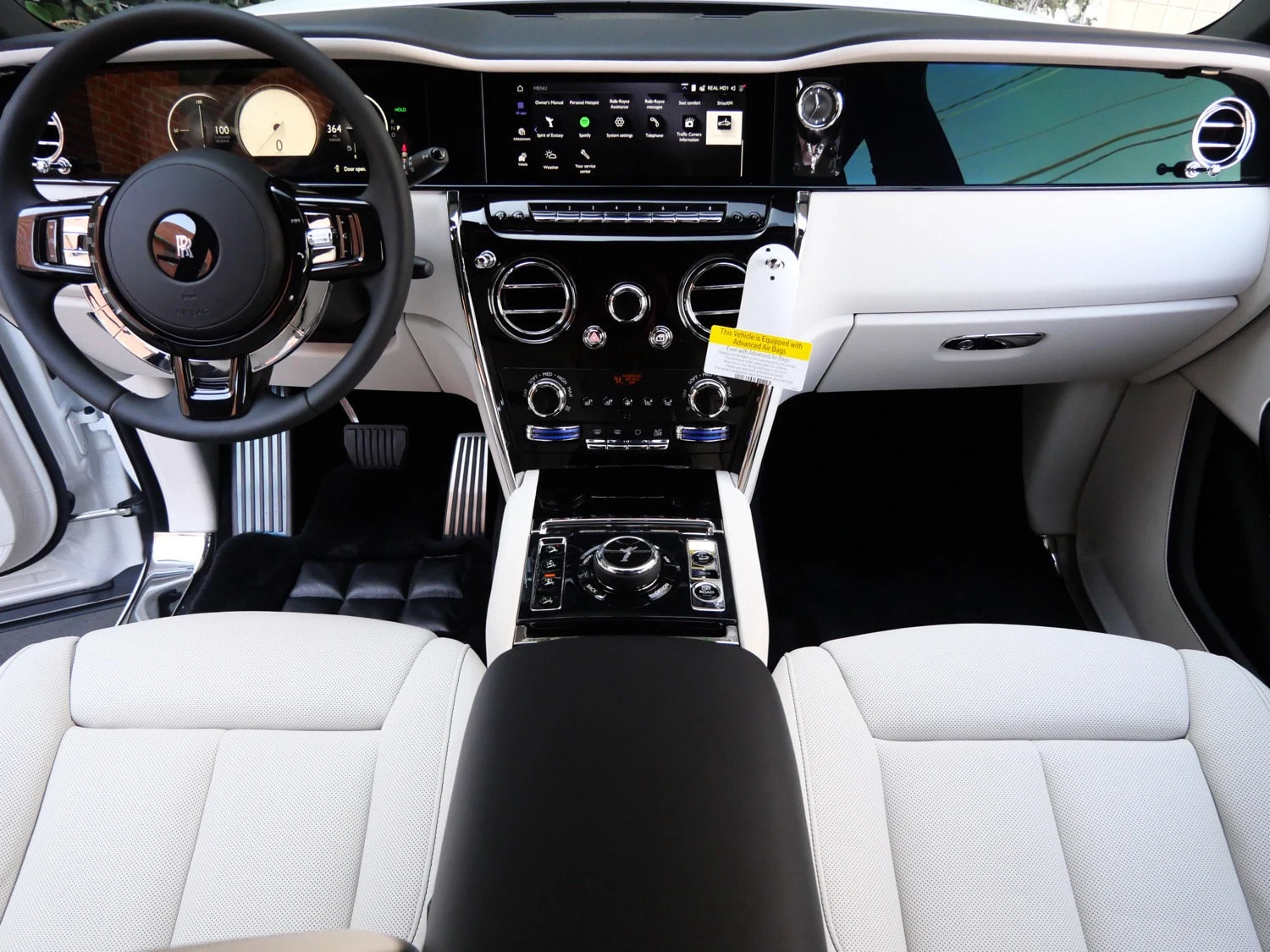 2025 Rolls-Royce Cullinan interior, dashboard, Seashell