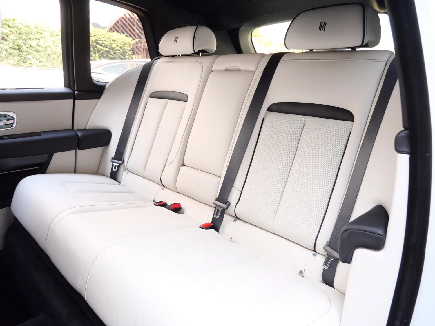2025 Rolls-Royce Cullinan interior, seats, Seashell