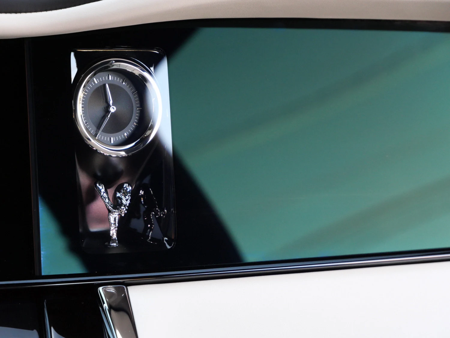 2025 Rolls-Royce Cullinan interior, Seashell