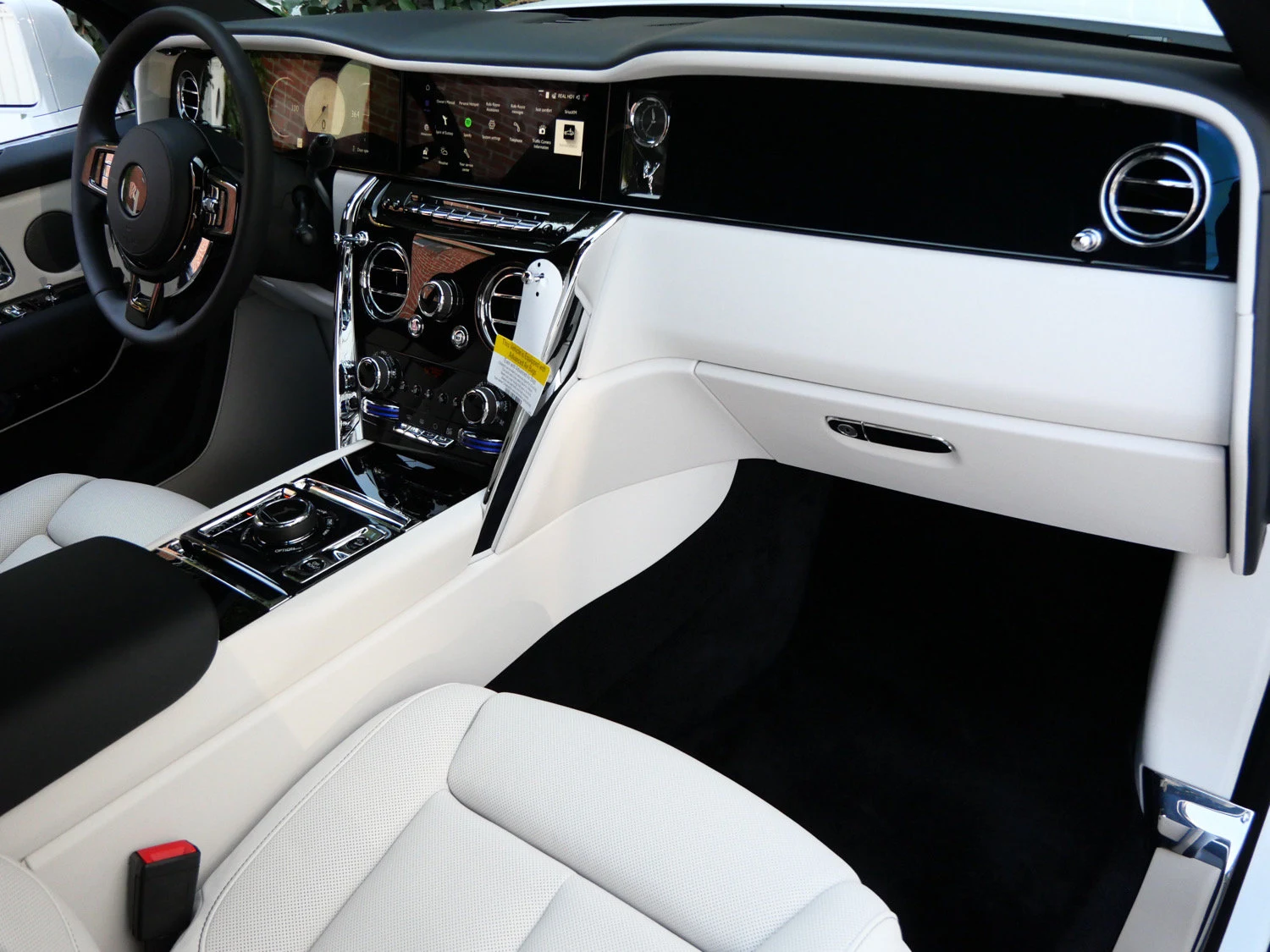 2025 Rolls-Royce Cullinan interior, Seashell