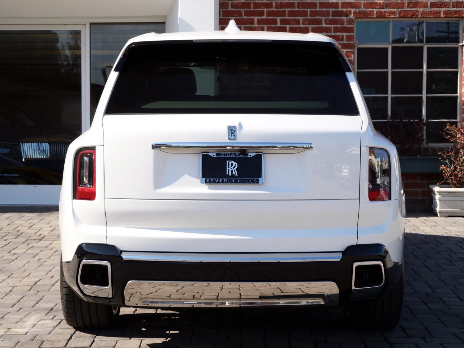 2025 Rolls-Royce Cullinan, rear three-quarter view, White
