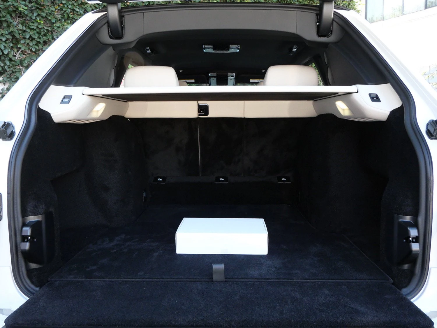 2025 Rolls-Royce Cullinan trunk
