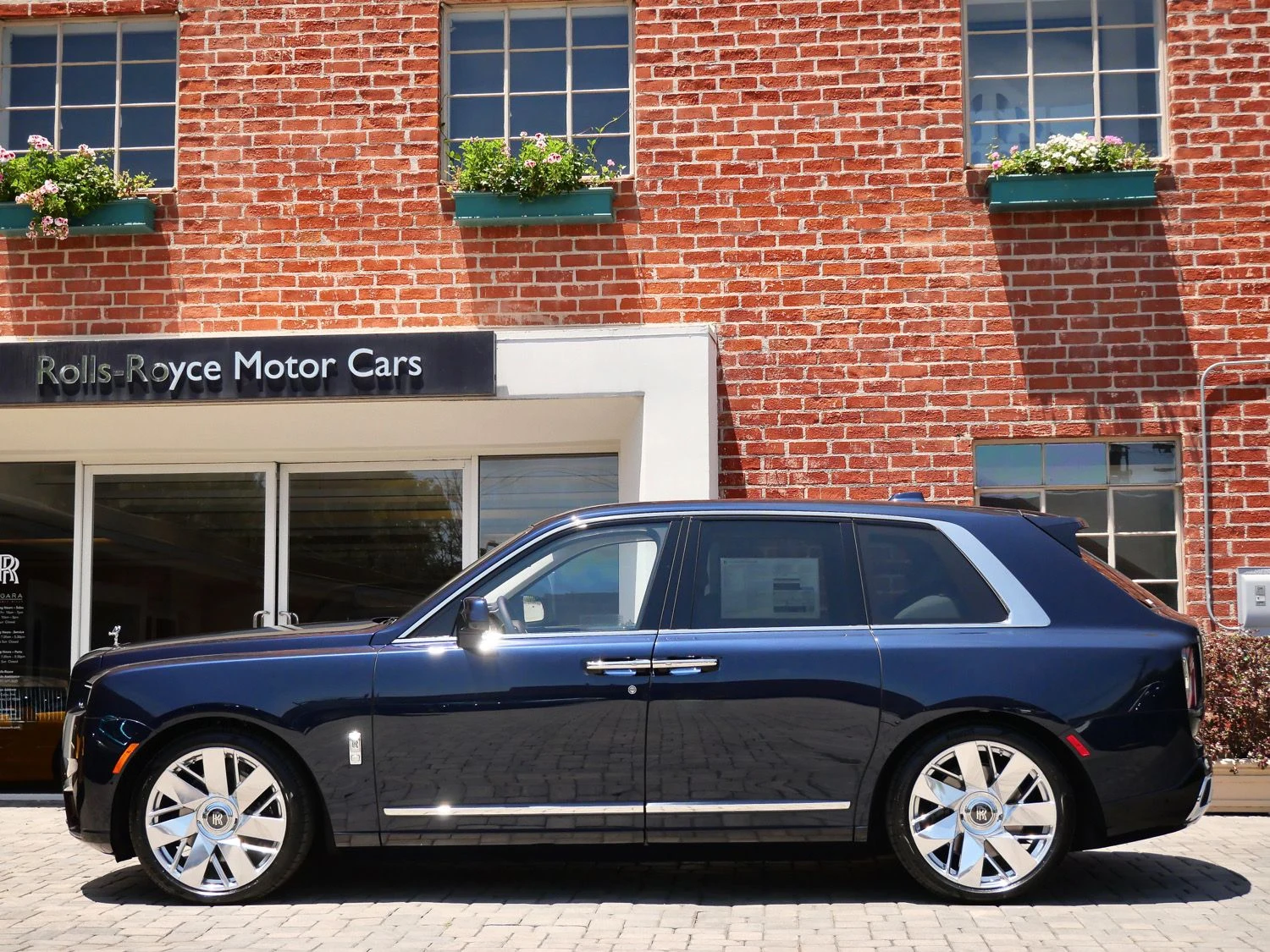 2027 Rolls-Royce Cullinan for sale, exterior, Blue