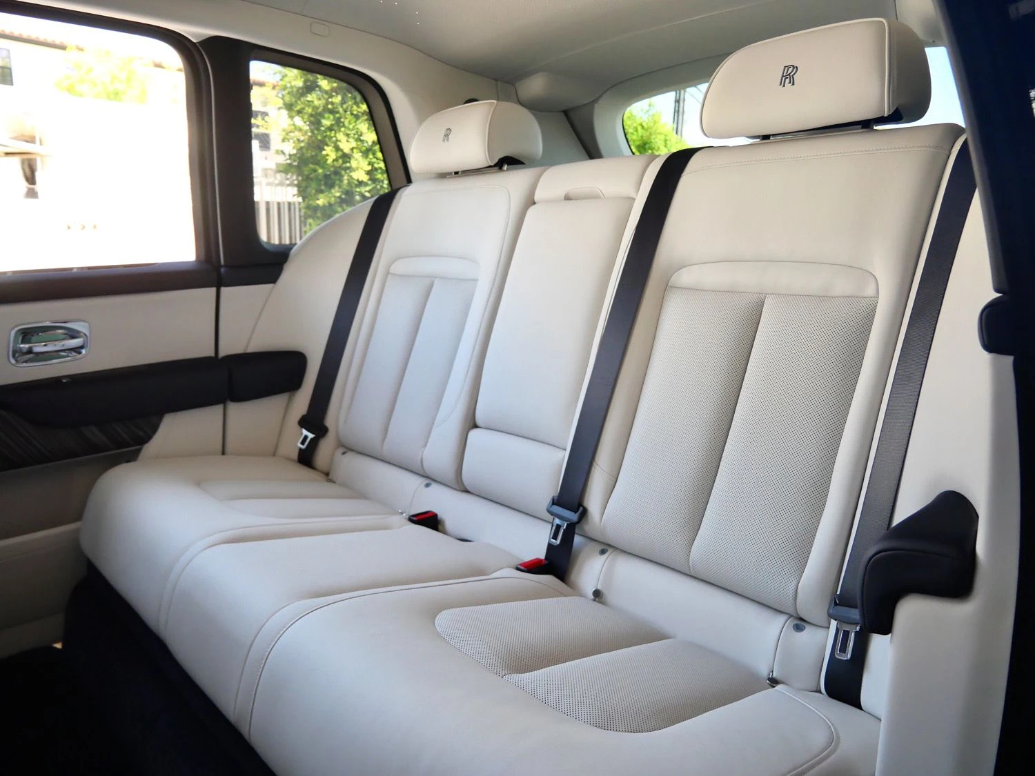 2027 Rolls-Royce Cullinan interior, seats, Seashell