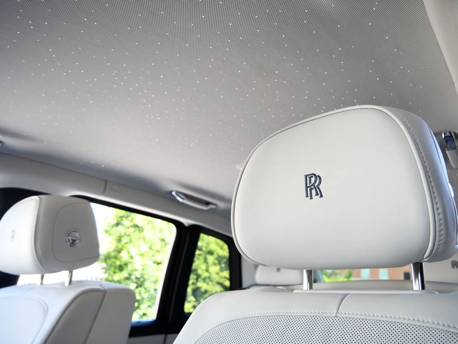 2027 Rolls-Royce Cullinan interior, Seashell