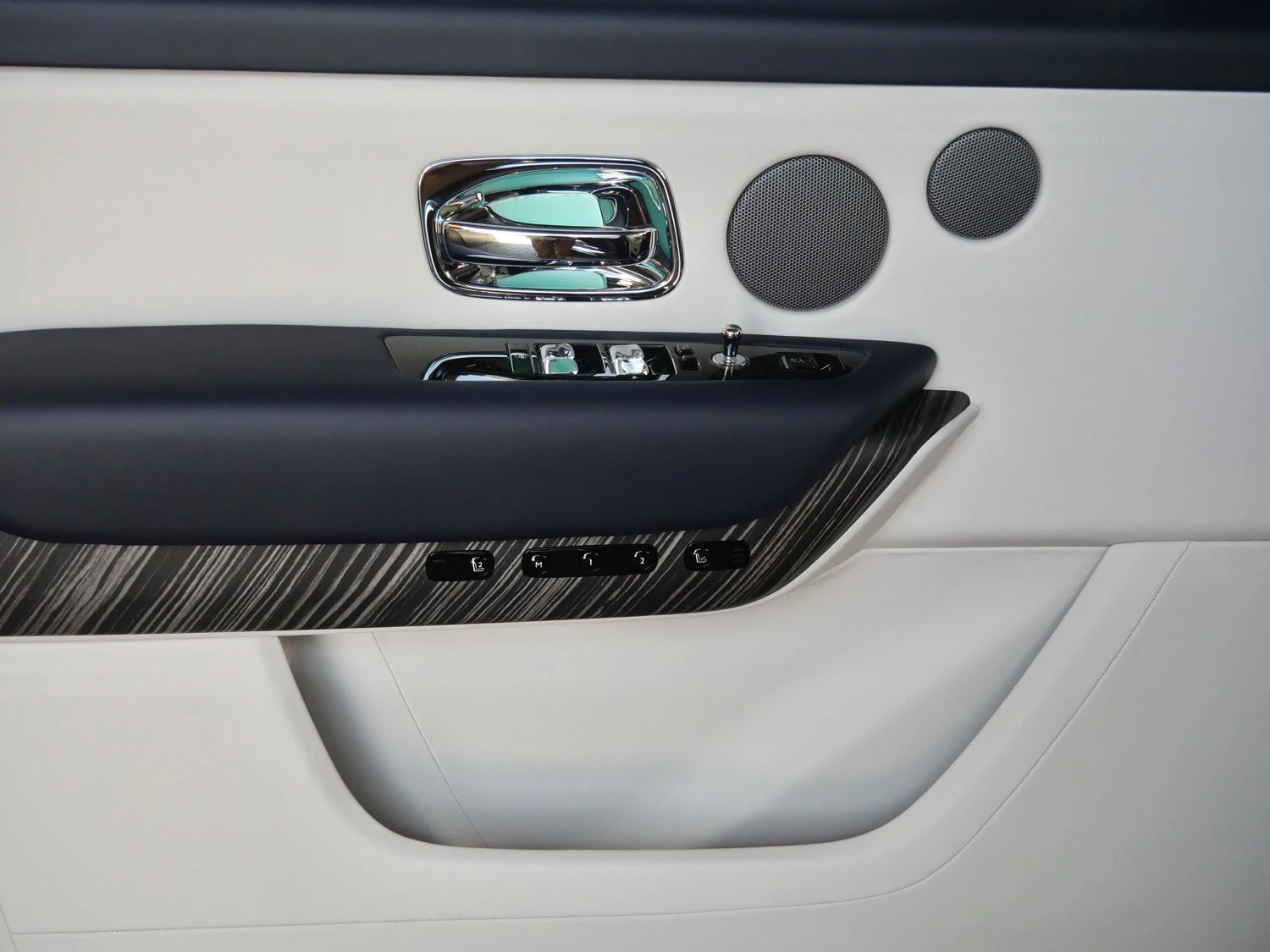 2027 Rolls-Royce Cullinan interior, door panel, Seashell