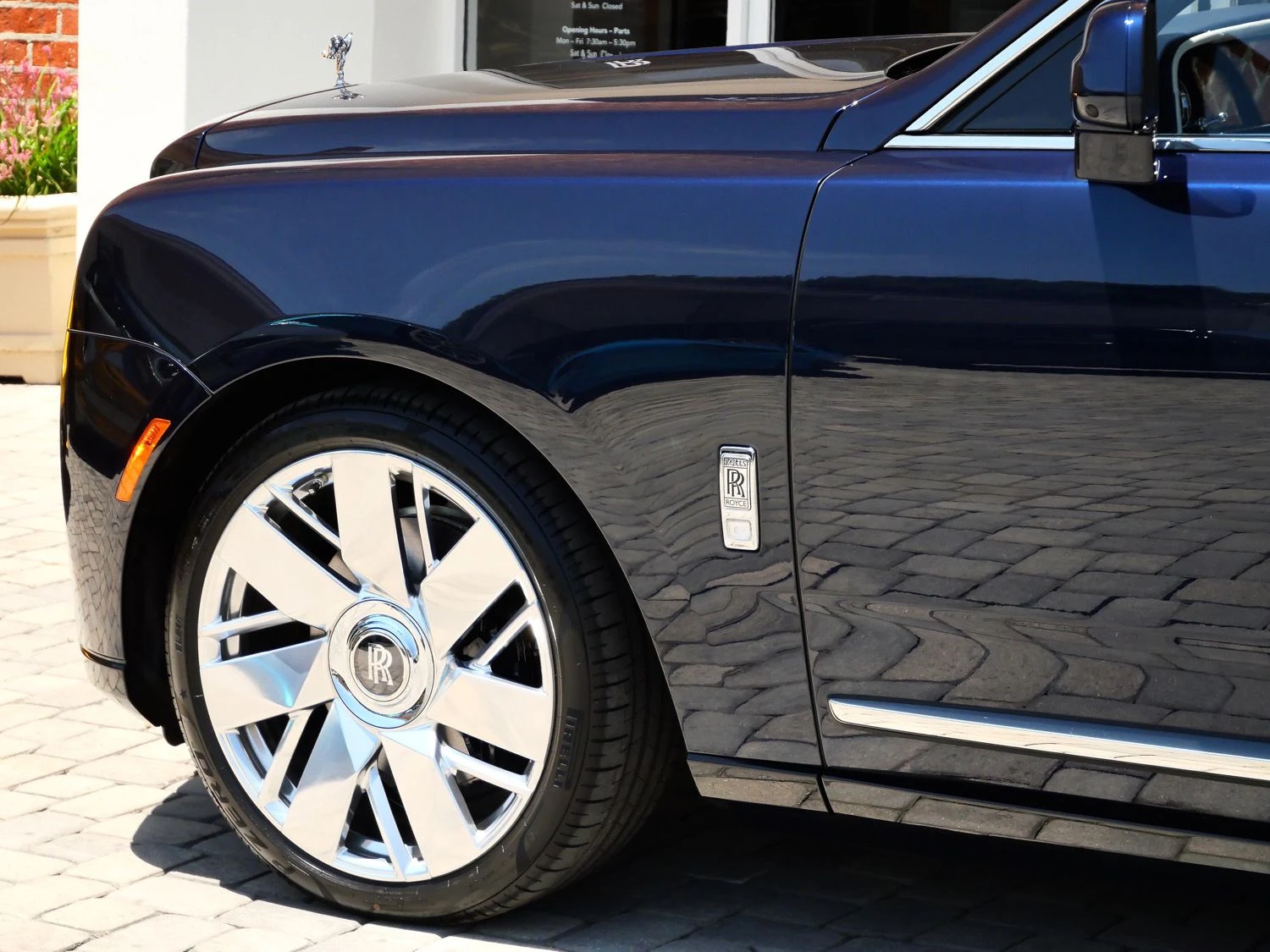 2027 Rolls-Royce Cullinan for sale, exterior, Blue