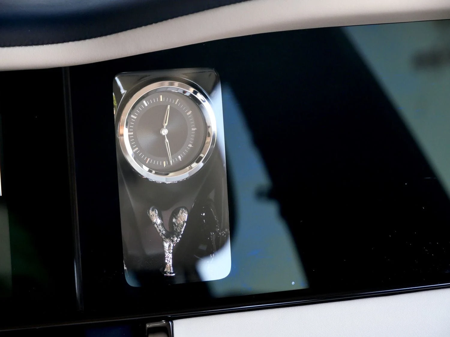 2027 Rolls-Royce Cullinan interior, Seashell