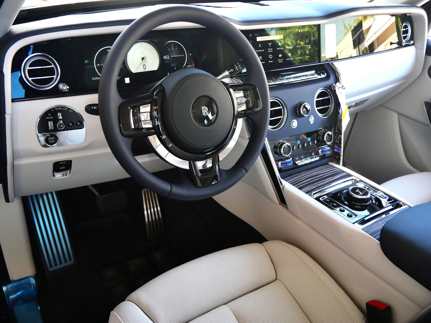 2027 Rolls-Royce Cullinan interior, dashboard, Seashell