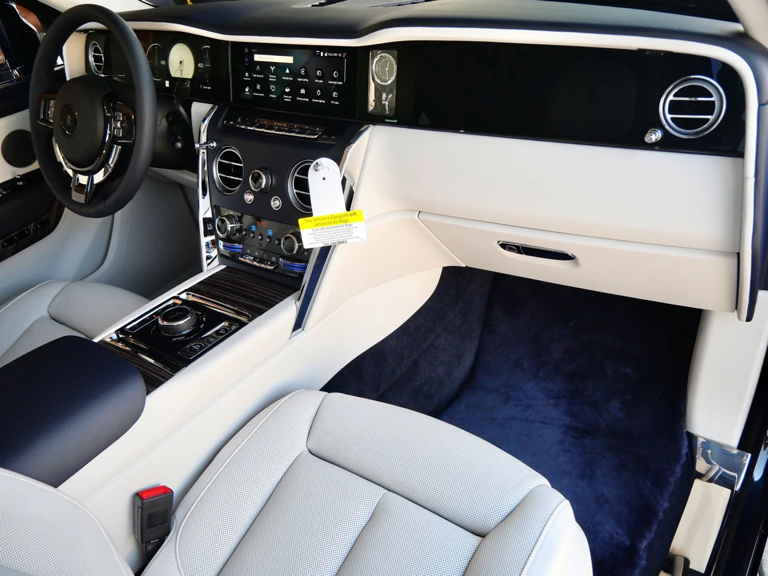 2027 Rolls-Royce Cullinan interior, Seashell