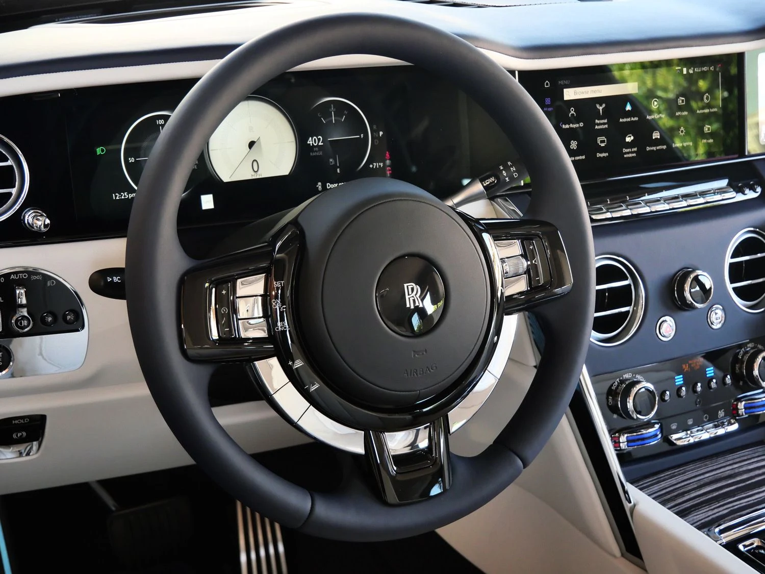 2027 Rolls-Royce Cullinan interior, steering wheel, Seashell