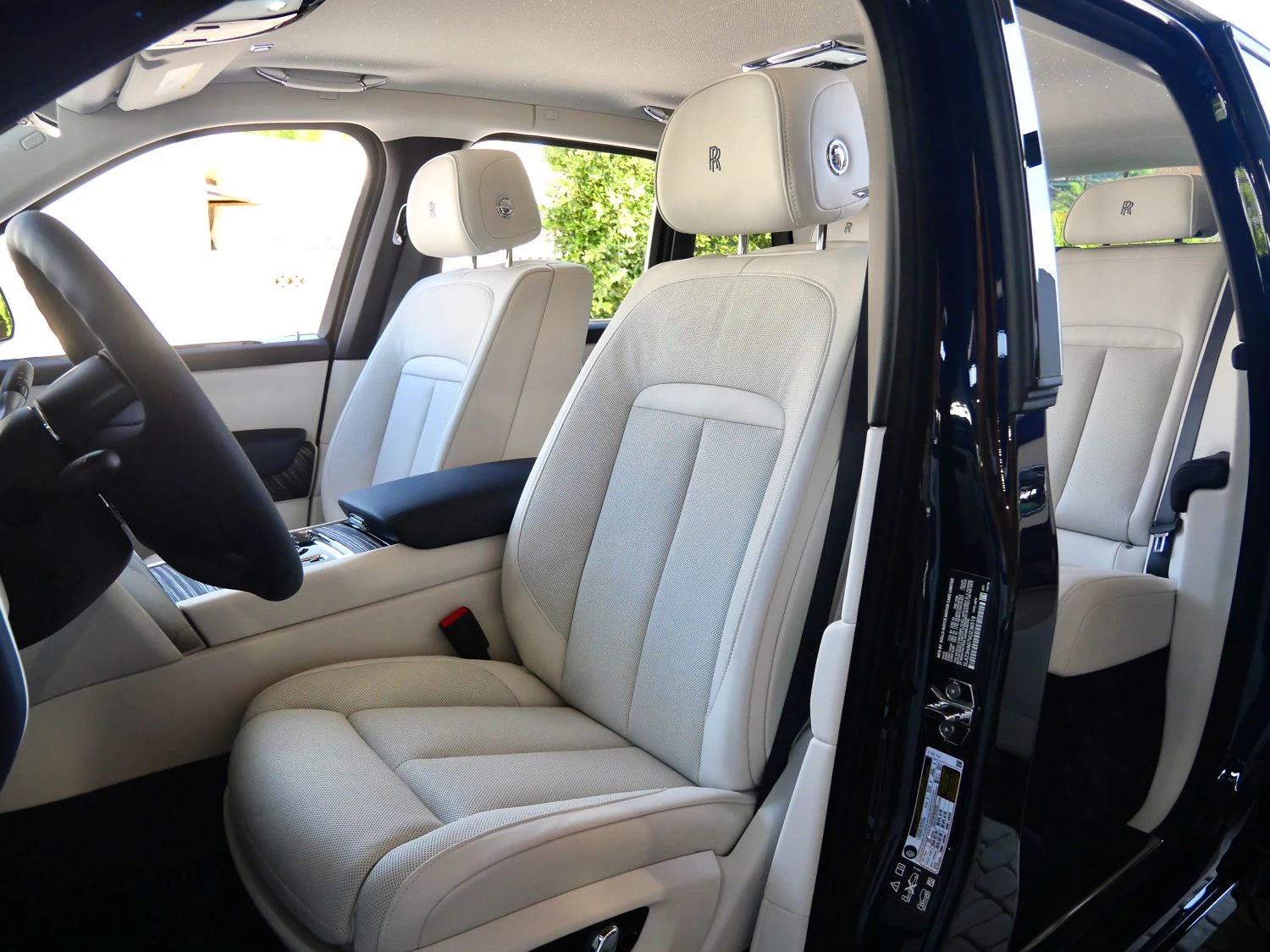 2027 Rolls-Royce Cullinan interior, seats, Seashell