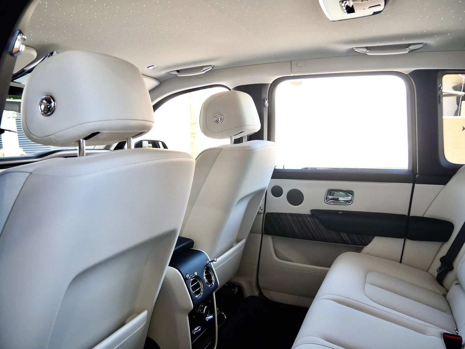 2027 Rolls-Royce Cullinan interior, seats, Seashell