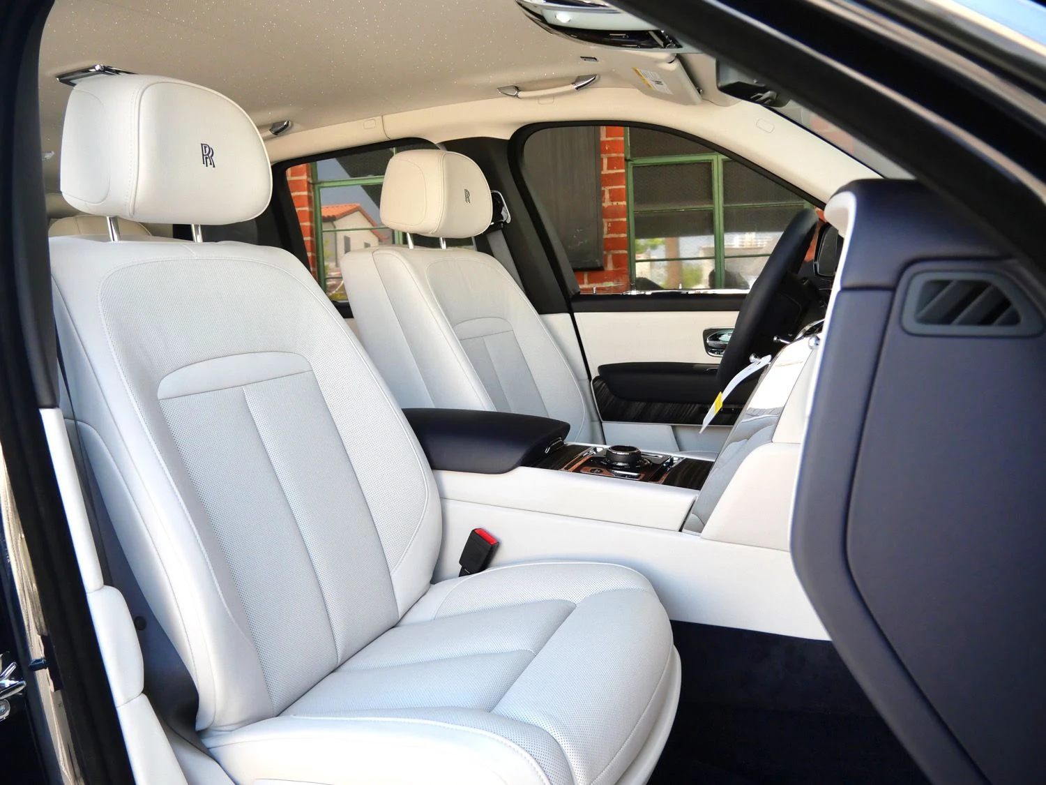 2027 Rolls-Royce Cullinan interior, seats, Seashell