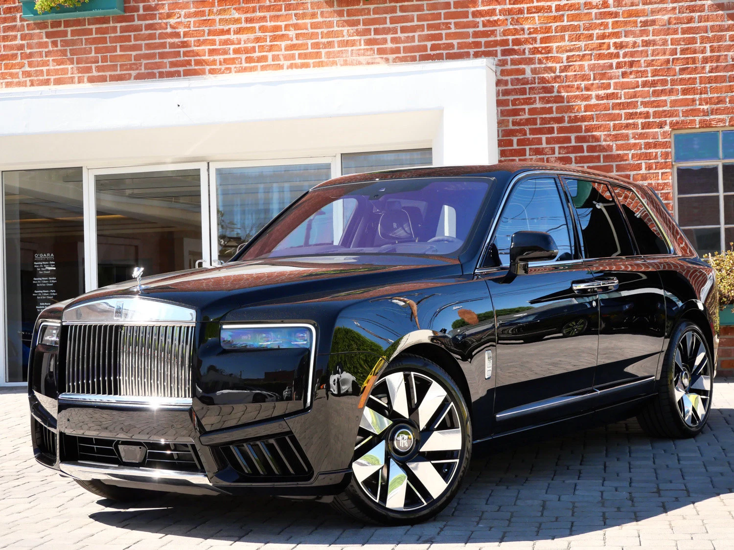 2027 Rolls-Royce Cullinan for sale, exterior, Black