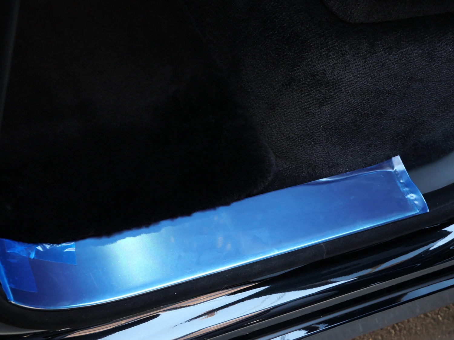 2027 Rolls-Royce Cullinan interior, door sill, Black