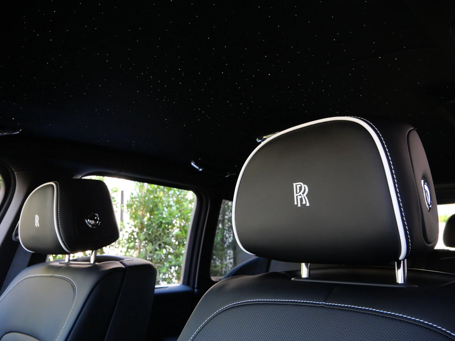2027 Rolls-Royce Cullinan interior, seats, Black