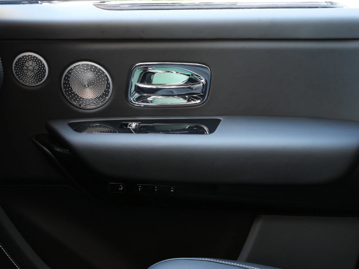 2027 Rolls-Royce Cullinan interior, door panel, Black