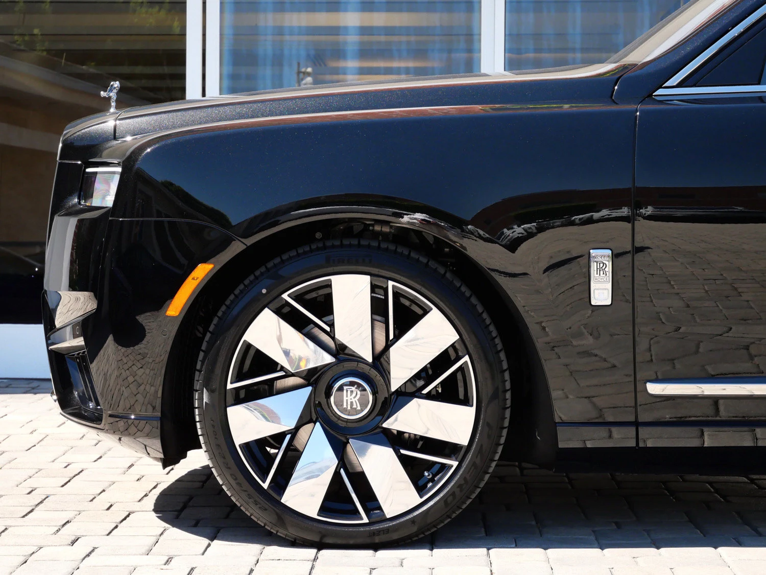 2027 Rolls-Royce Cullinan for sale, exterior, Black