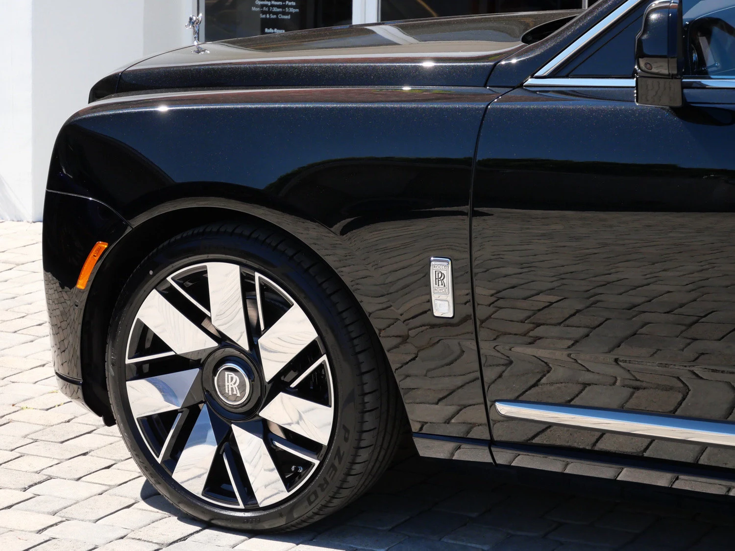 2027 Rolls-Royce Cullinan for sale, exterior, Black