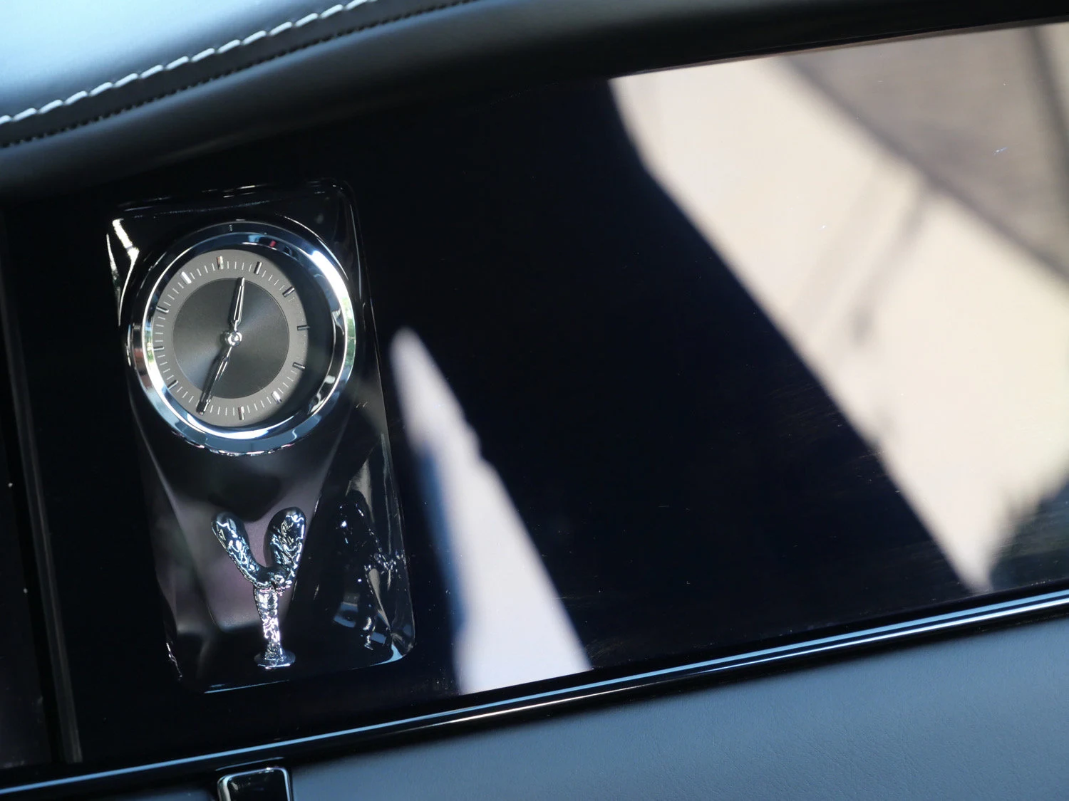 2027 Rolls-Royce Cullinan interior, Black