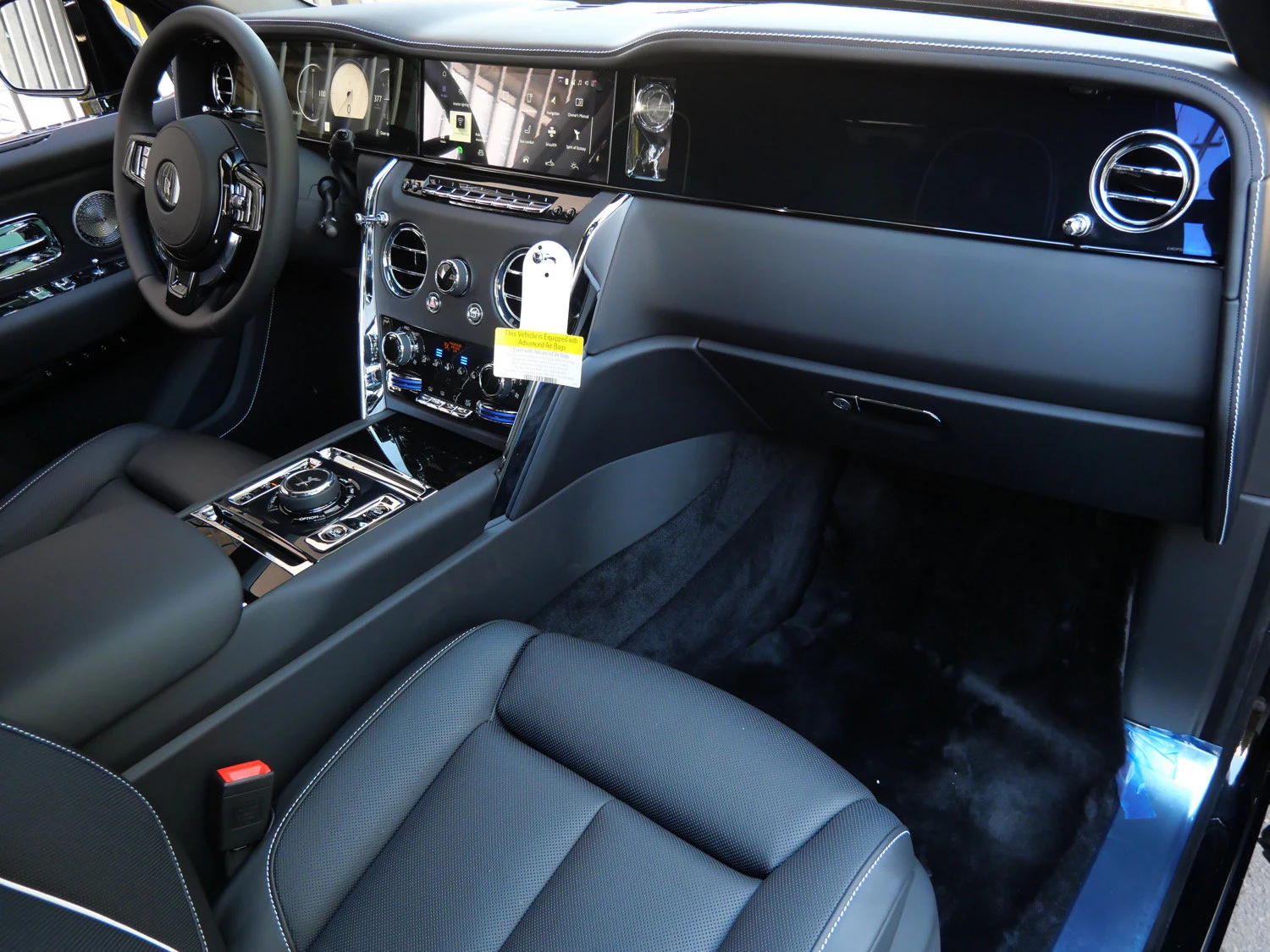 2027 Rolls-Royce Cullinan interior, Black