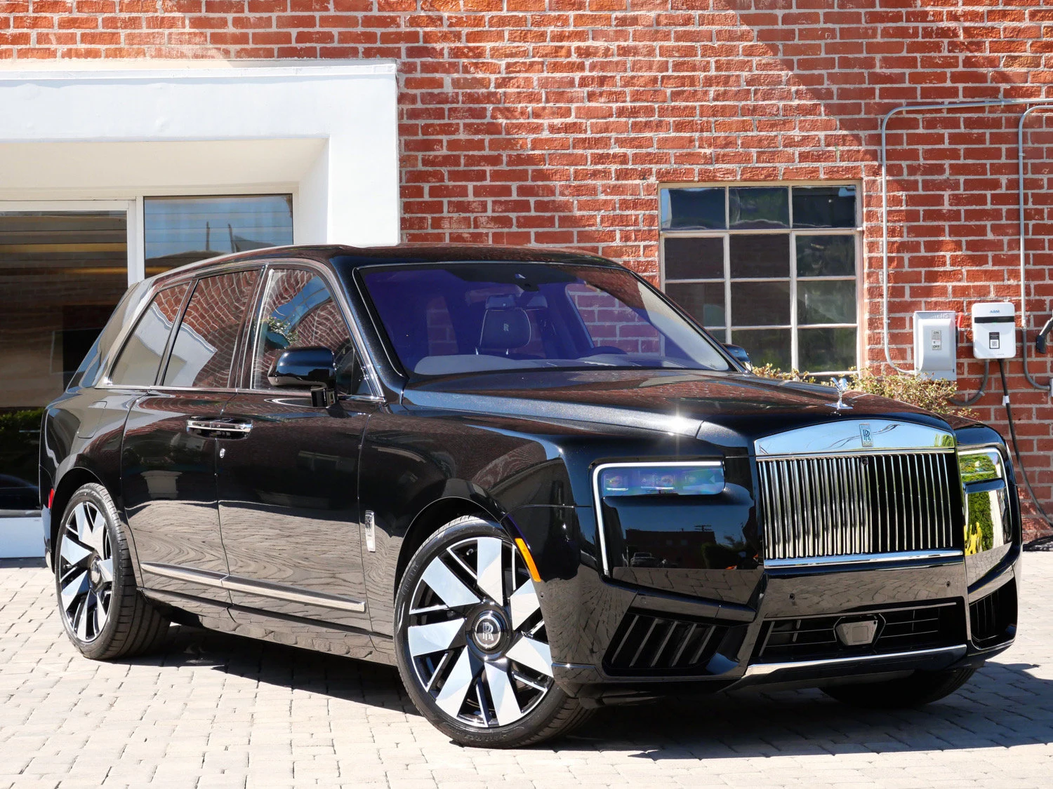 2027 Rolls-Royce Cullinan for sale, exterior, Black