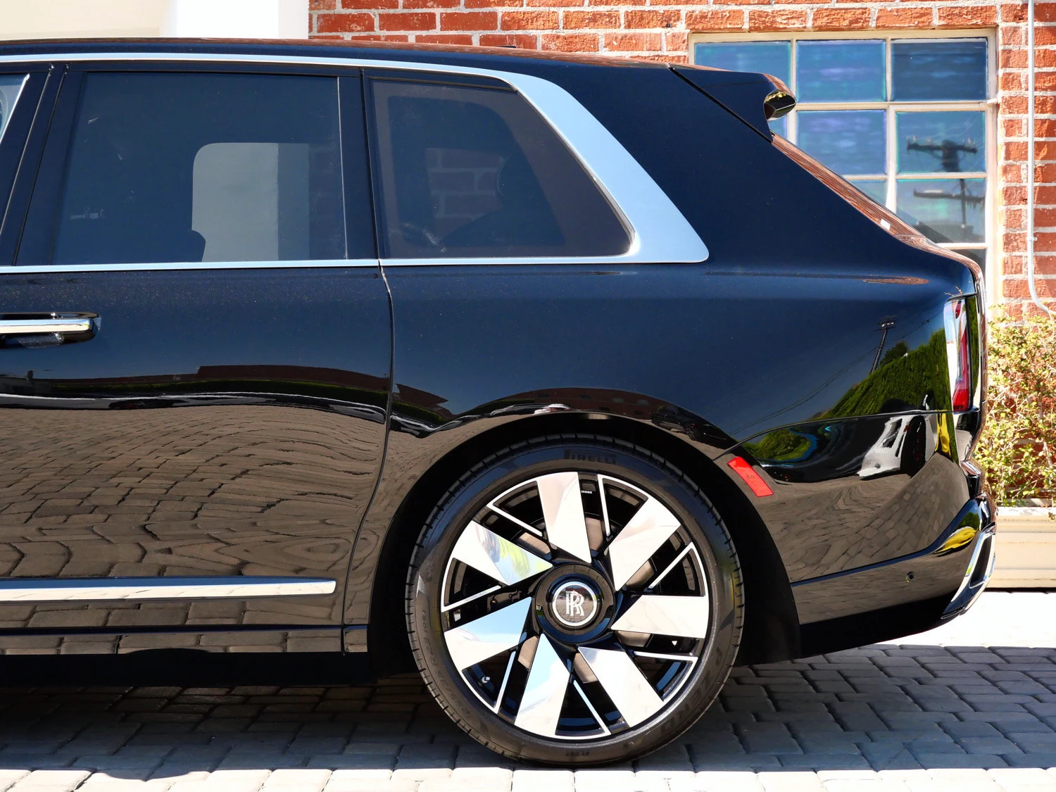 2027 Rolls-Royce Cullinan for sale, exterior, Black