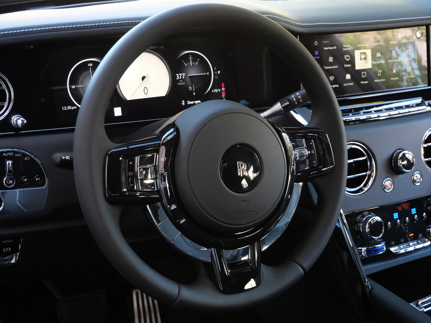 2027 Rolls-Royce Cullinan interior, Black