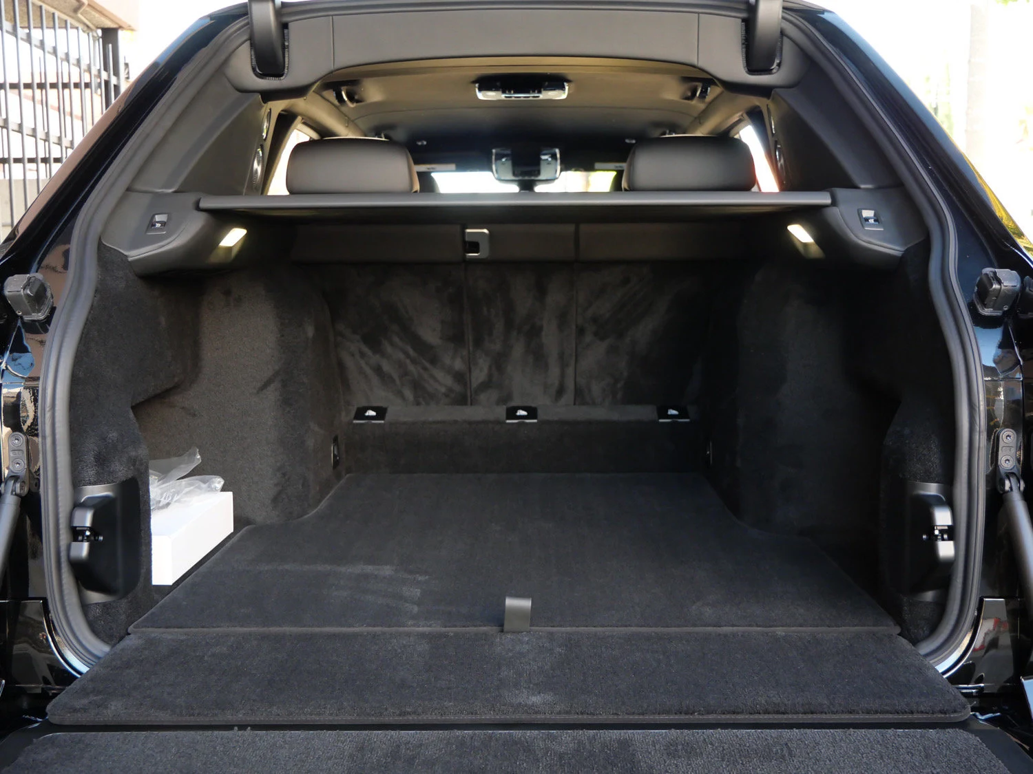 2027 Rolls-Royce Cullinan trunk