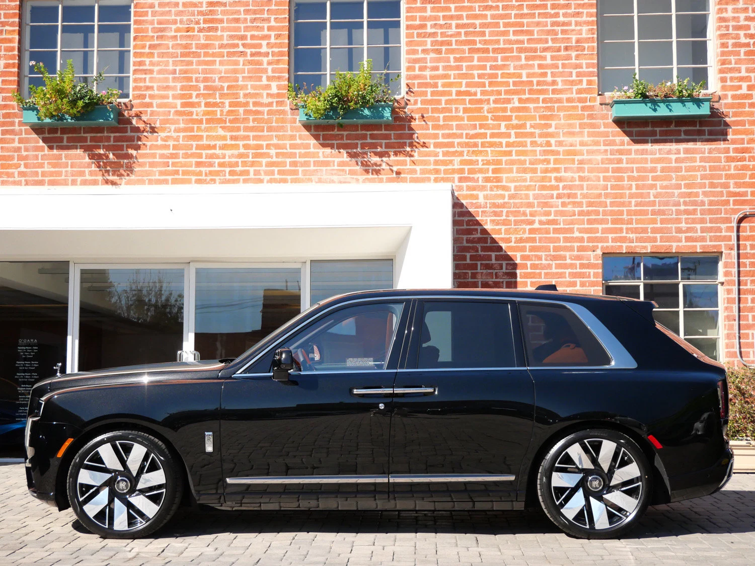 2027 Rolls-Royce Cullinan for sale, exterior, Black