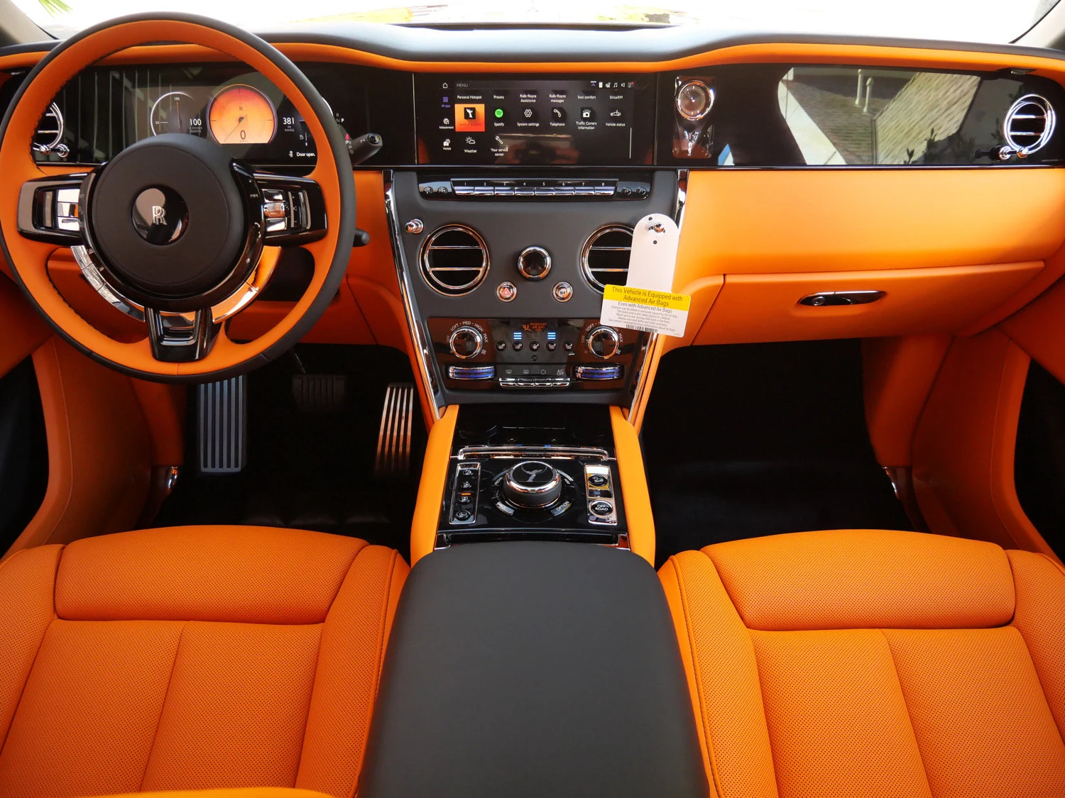 2027 Rolls-Royce Cullinan interior, Mandarin
